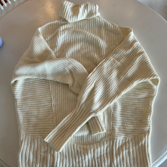 Chunky Ivory Turtleneck Freepeople - Picture 2 of 7